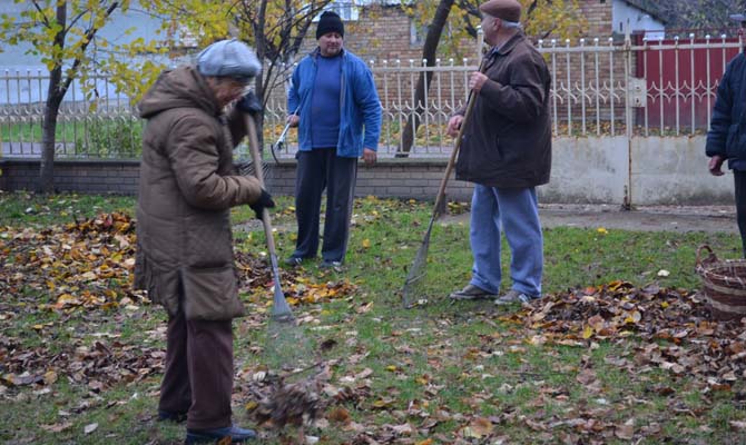 Kitakarították a templomudvarát 2016. november 16.